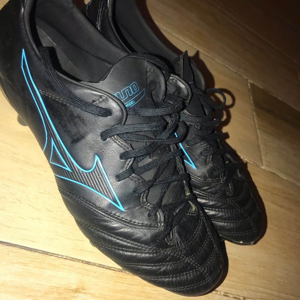 Mizuno morelia neo 3 Soccer cleat size 9.5
